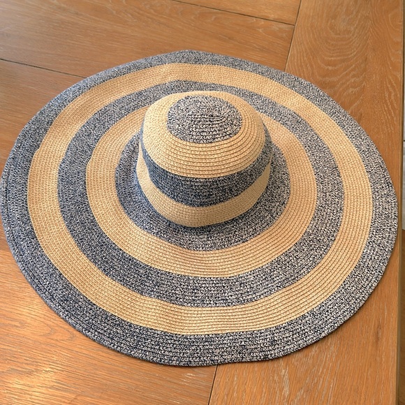 Isaac Mizrahi Accessories - Issac Mizrahi Large Straw Beach Hat